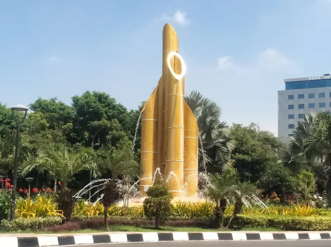 Bambu Runcing di Surabaya (Google)